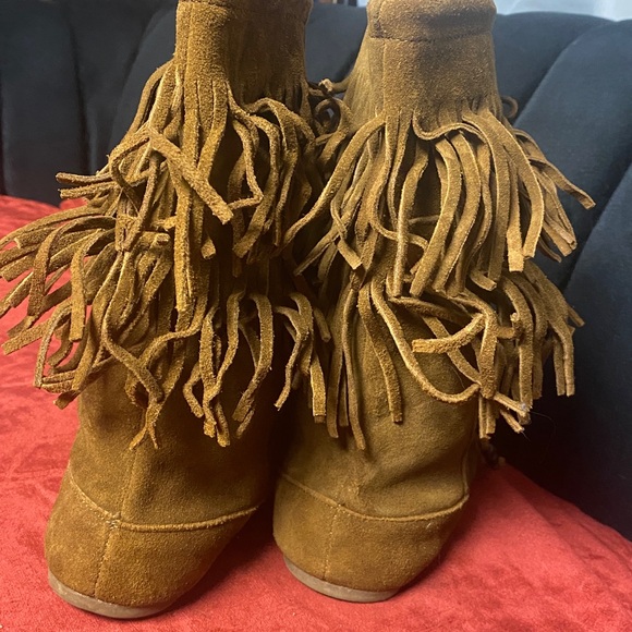 Minnetonka Fringed Suede Moccasin Boots - Picture 5 of 11